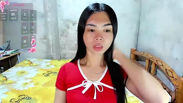 UrHotSexyShine from StripChat is Freechat
