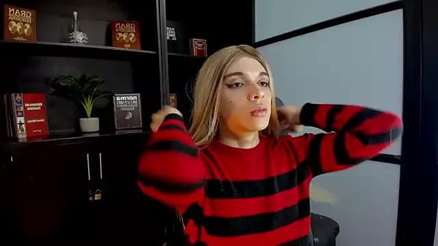 YarisWhite from StripChat is Freechat