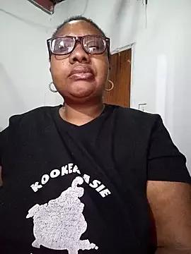 YELLOW_BONE from StripChat is Freechat
