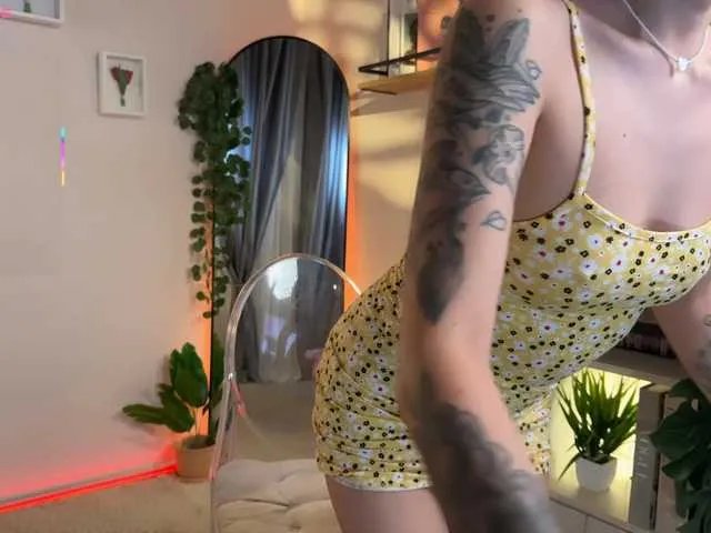 Freechat AdriaNochi on BongaCams