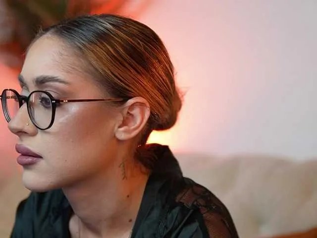 Freechat AileenKiss on BongaCams