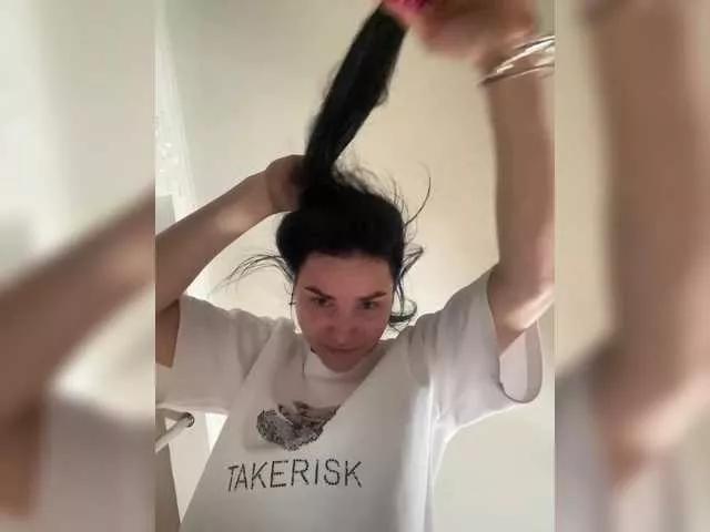 Offline aleksandra-lis-1998 on BongaCams