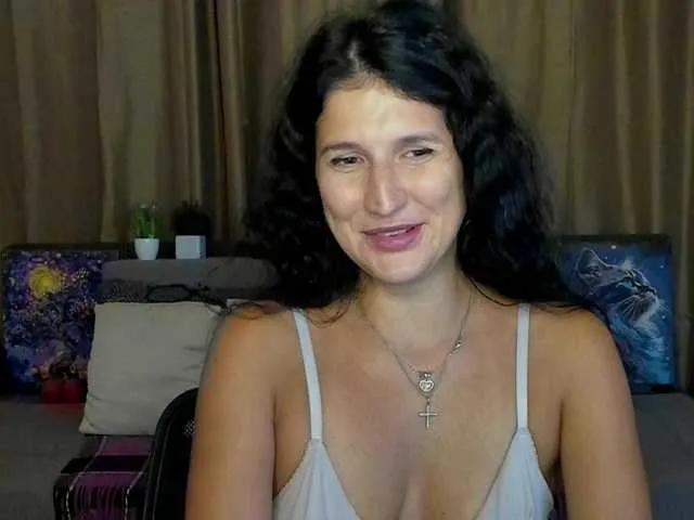 Offline AliannaSoloKisses on BongaCams