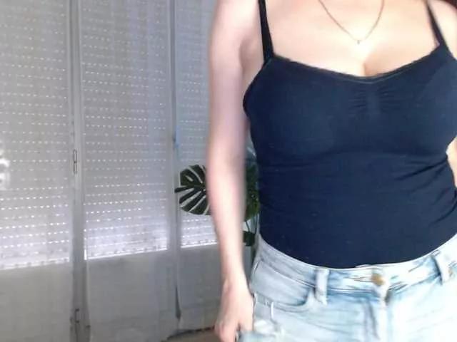 Offline Alina-Lovely on BongaCams