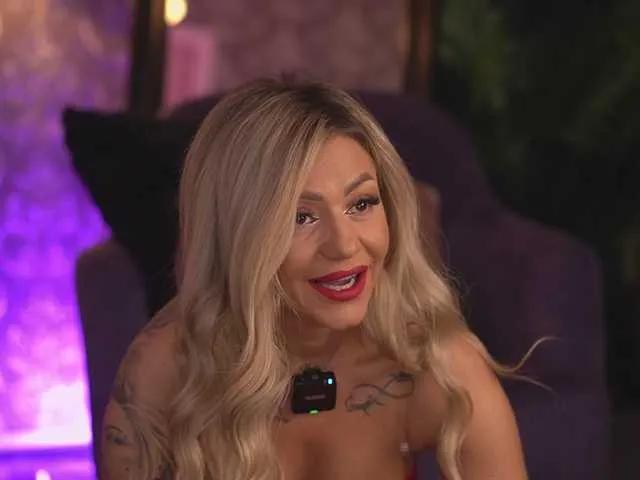 Offline AlmaVelia on BongaCams