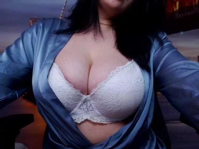 Offline AmandaGreat on BongaCams