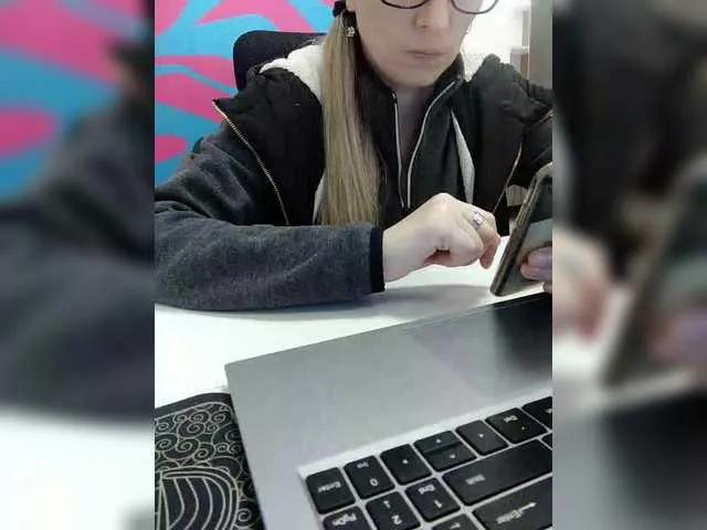 Offline Angelinamik on BongaCams