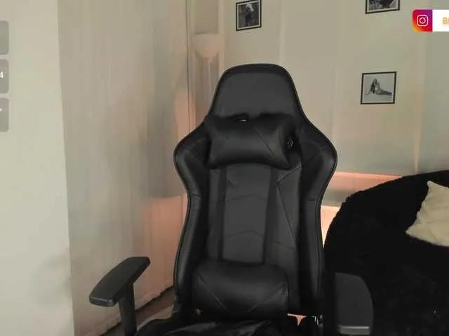 Offline BellaRossi on BongaCams