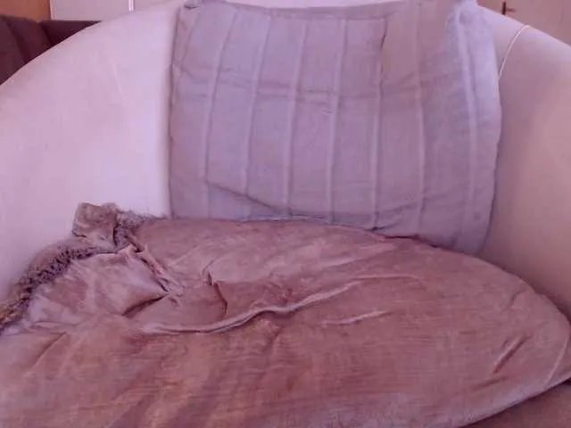 Offline Camille18 on BongaCams