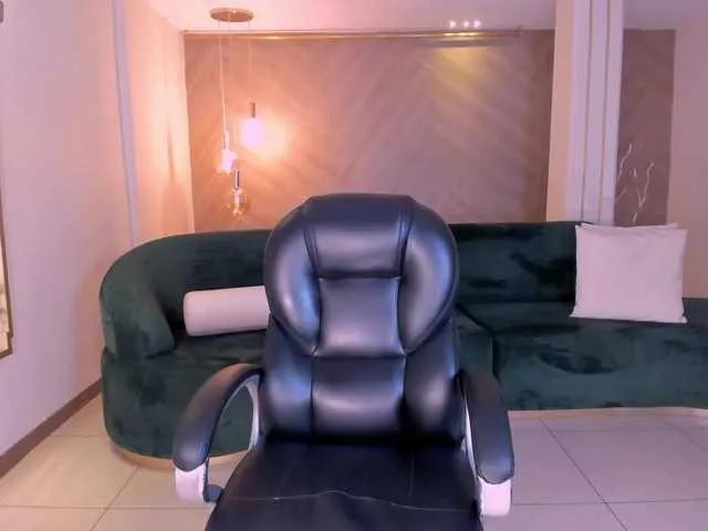 Offline CandaseRussell on BongaCams