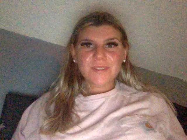 Offline Candycane on BongaCams