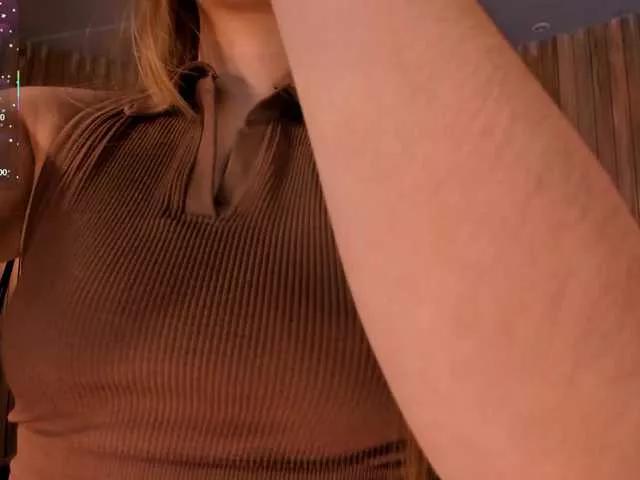 Offline CarolineGrace on BongaCams