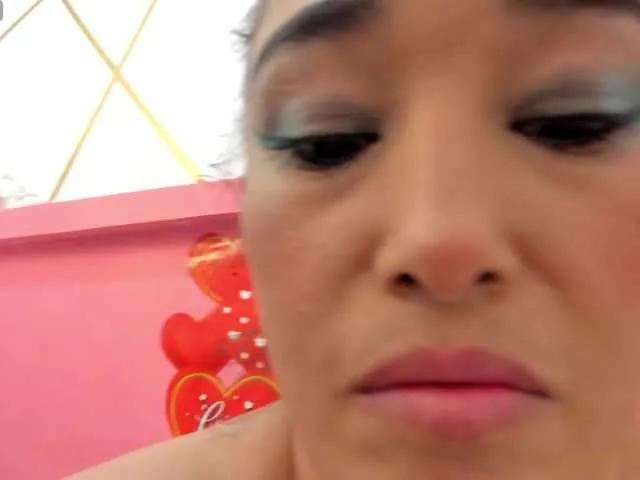 Offline charlotte-111 on BongaCams