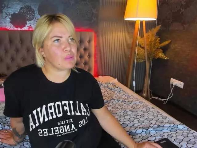 Freechat CurlyDream on BongaCams