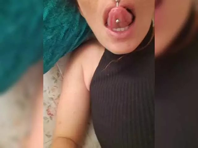 Freechat CurlyHanna on BongaCams