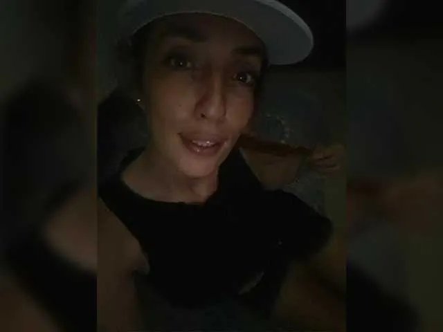 Freechat CurlyHanna on BongaCams