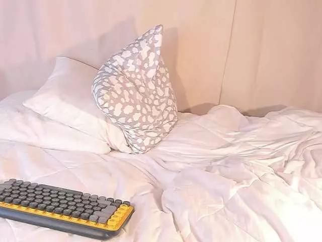 Freechat Cute-Lolly on BongaCams