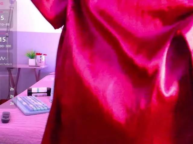 Freechat cutepetitee on BongaCams