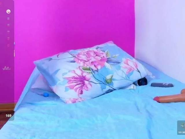 Freechat cutepetitee on BongaCams