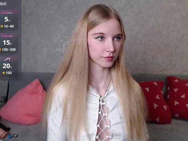 Offline cutieblondegirl on BongaCams