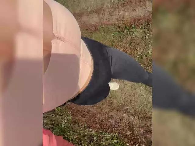 Offline daddySgirl9 on BongaCams