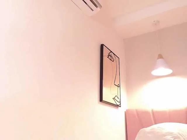 Daneshka-Heart — I love confident and respectful men who know how to tease and build anticipation. A deep, sensual voice, playful flirting, and passionate whispers drive me crazy. I enjoy being admired and spoiled, feeling your desire through every tip and sweet word. 