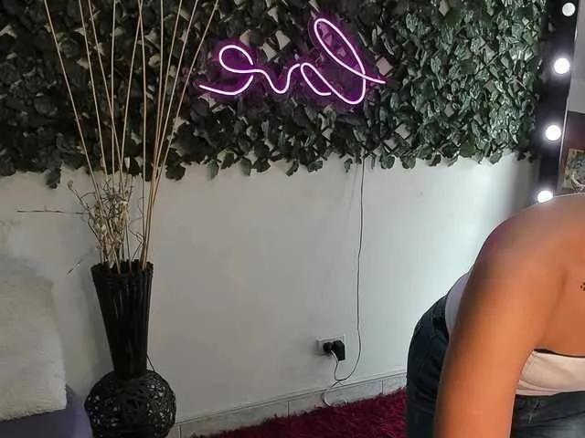 Offline DestinyHills on BongaCams