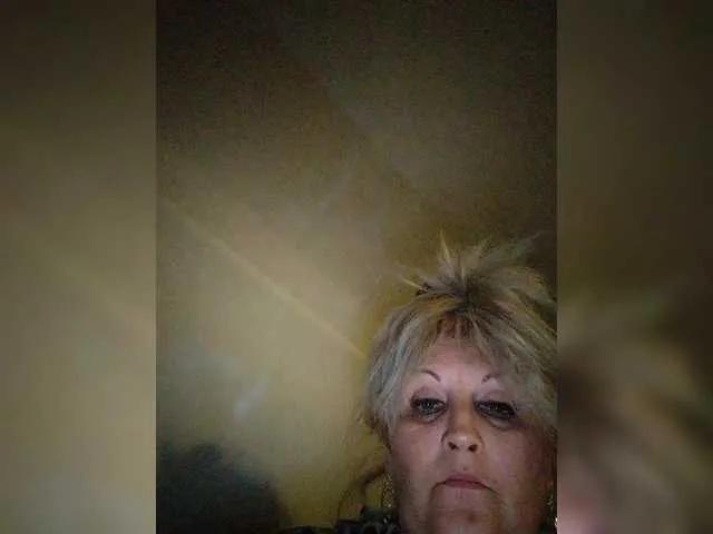 Offline DivineBlond on BongaCams