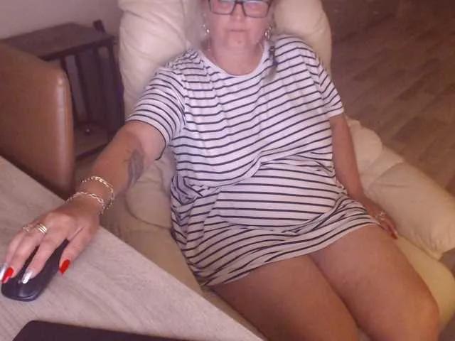 Offline DivineBlond on BongaCams