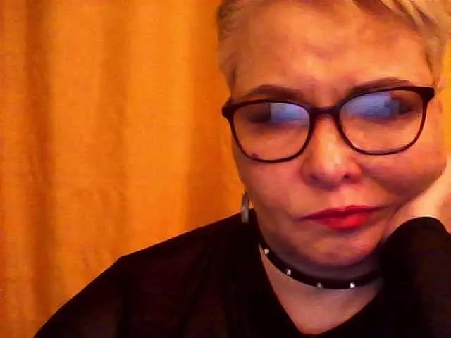 Offline Dominiana123 on BongaCams
