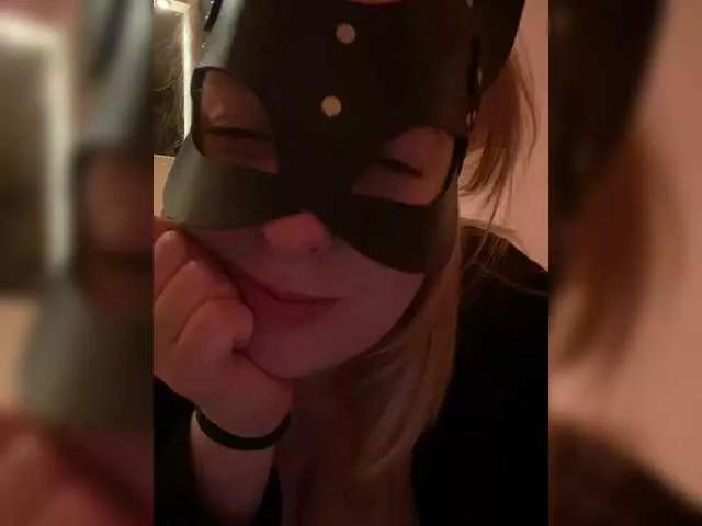 Freechat Donut-red on BongaCams