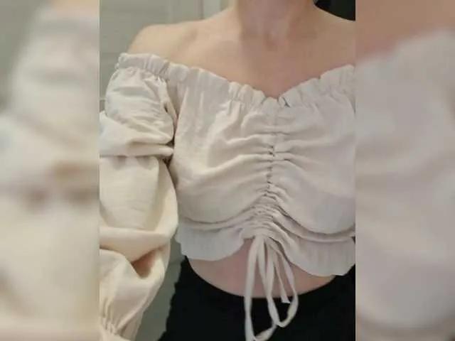 Offline Dream-me-summer on BongaCams