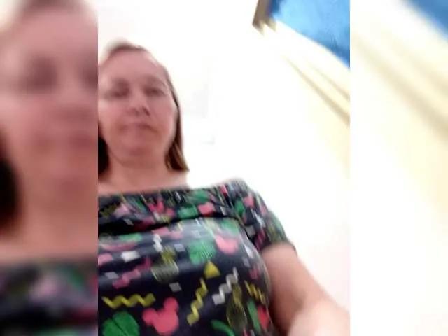 Offline Elena565-1 on BongaCams