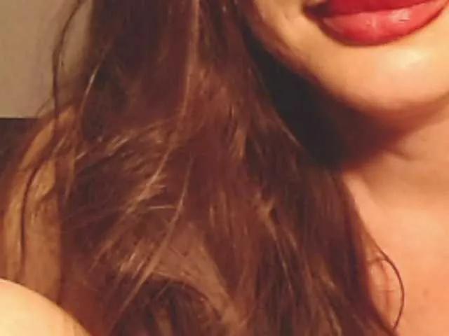 Freechat ellaine on BongaCams