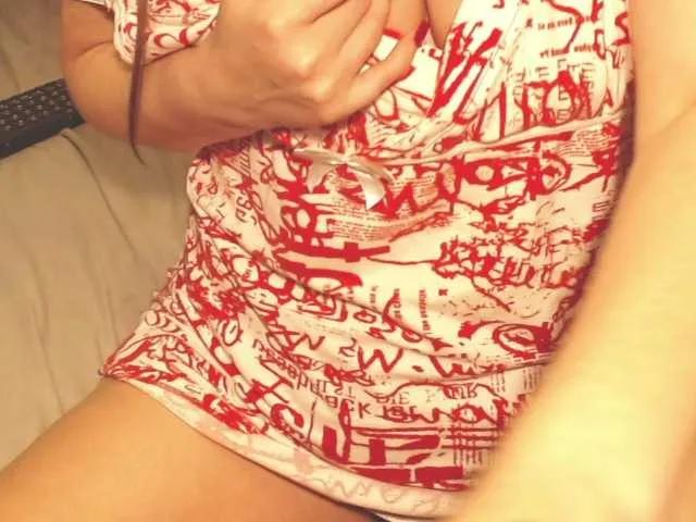 Freechat ellaine on BongaCams