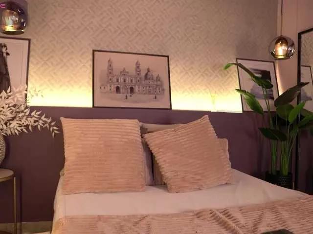 Offline ElleDiane on BongaCams