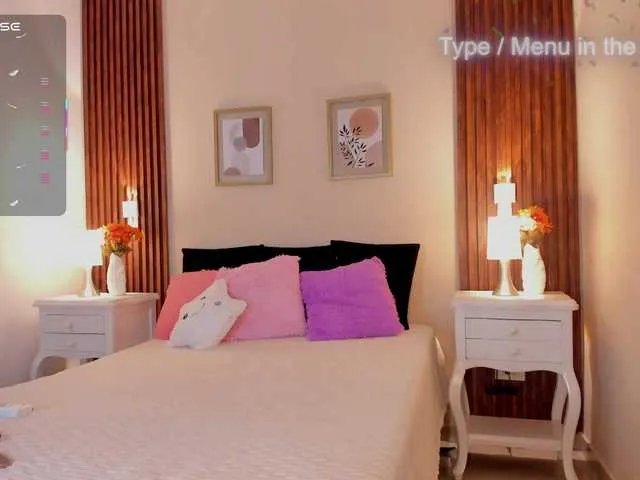 Offline EllieRussell on BongaCams