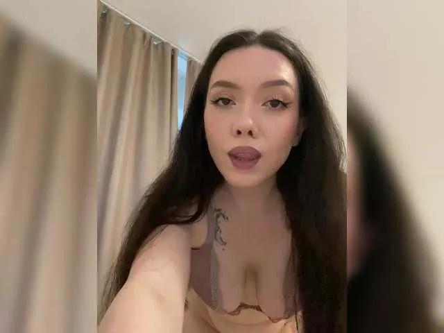 ElliLin on BongaCams