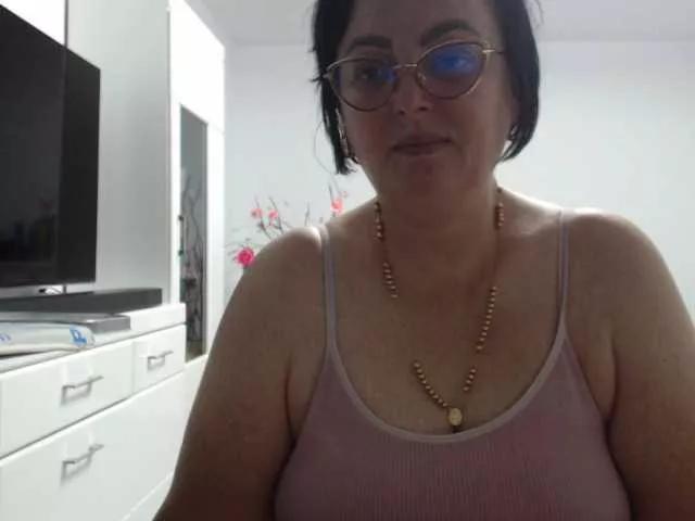 Offline Emyllywhite on BongaCams