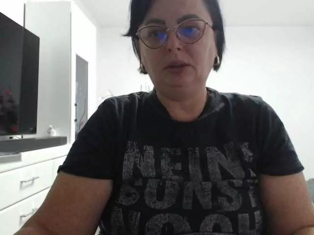 Offline Emyllywhite on BongaCams