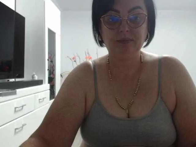 Offline Emyllywhite on BongaCams