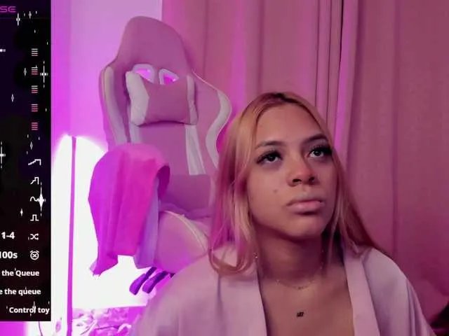 Offline Evellyyn on BongaCams