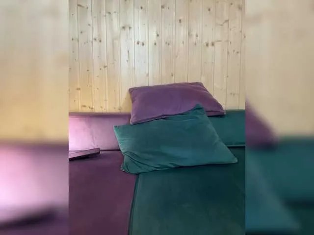 Freechat Feramonaa on BongaCams