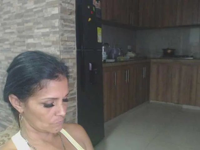 Freechat flacapaola11 on BongaCams