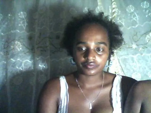 Offline Flania on BongaCams