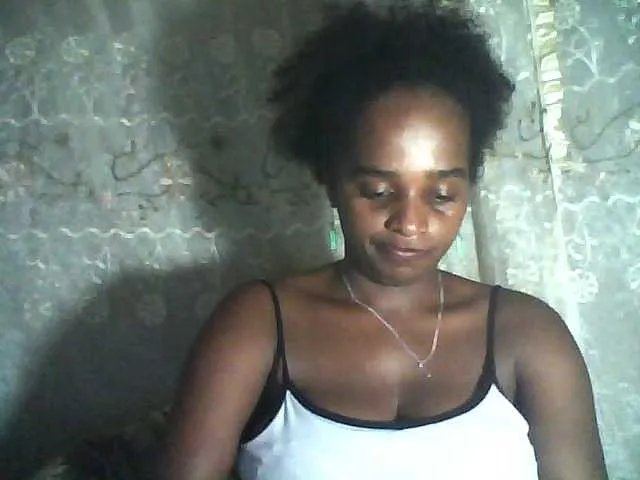 Offline Flania on BongaCams