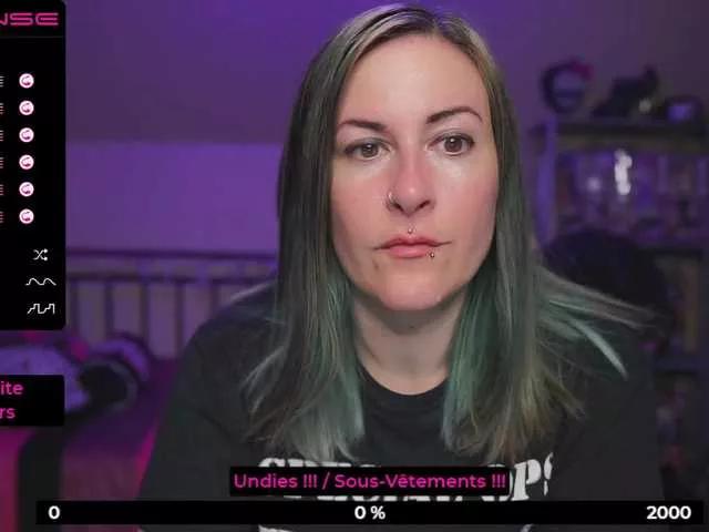 Freechat gennyrock on BongaCams