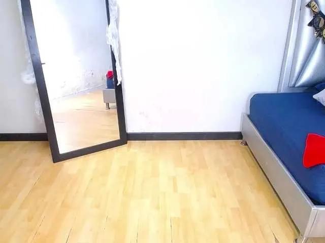 Offline goldenn-ass on BongaCams