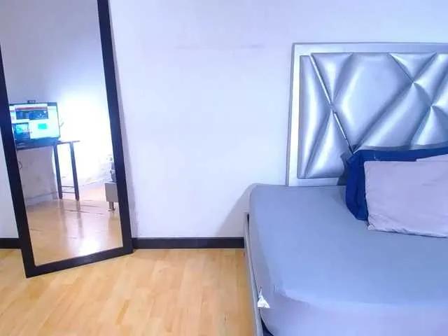 Offline goldenn-ass on BongaCams