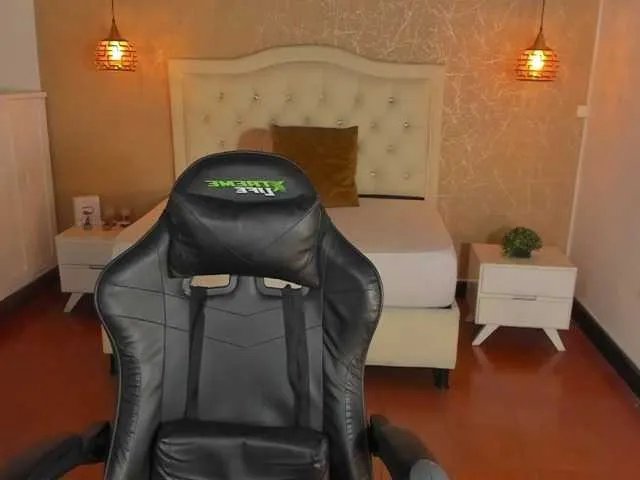 Freechat Hadley- on BongaCams